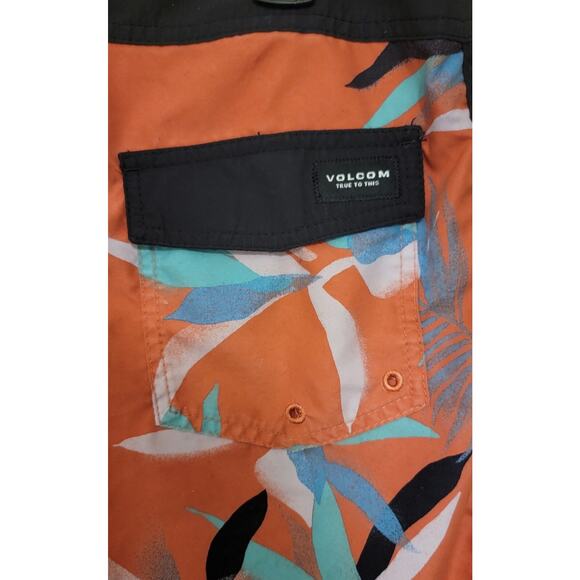 VOLCOM Mod-Tech Board Shorts Unlined Swimming Trunks Men's Size 28 Colorful - Picture 6 of 9